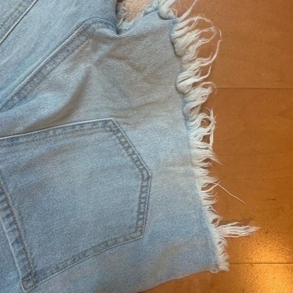 Forever 21 light-wash Distressed Jean Shorts Sz 28 - Picture 8 of 8